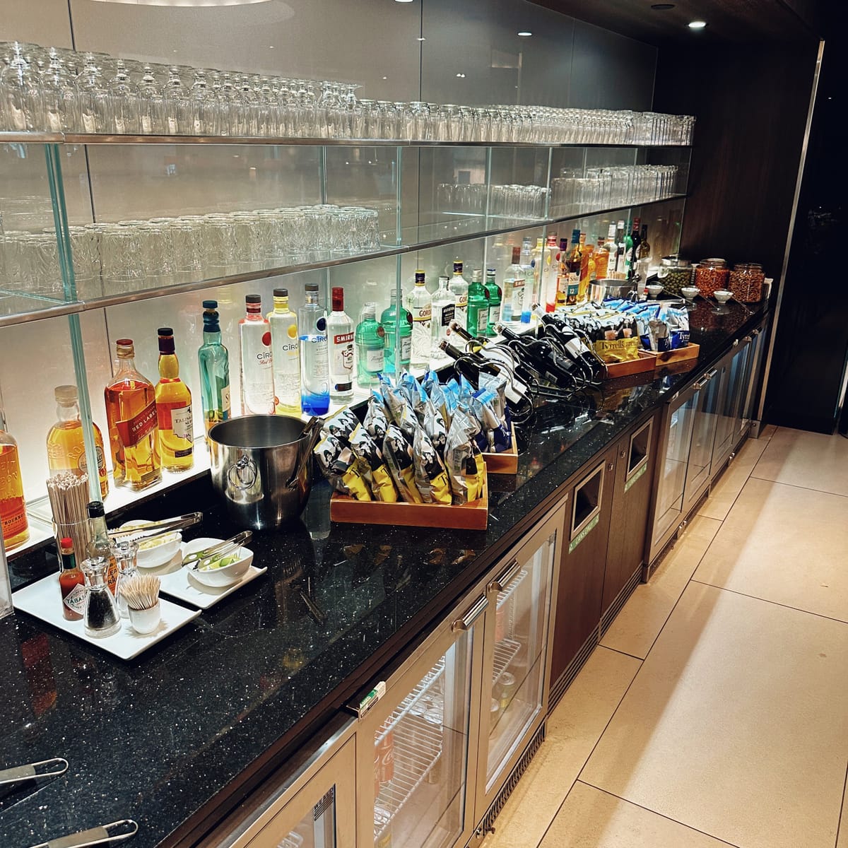 Food & Drinks at the British Airways Club Lounge at Gatwick