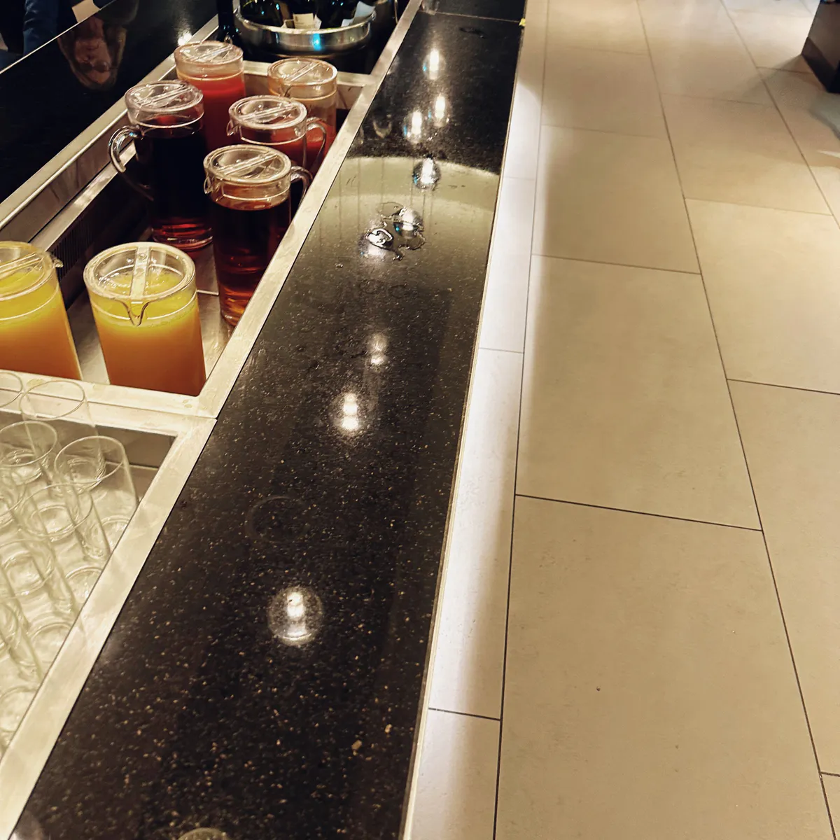 Food & Drinks at the British Airways Club Lounge at Gatwick