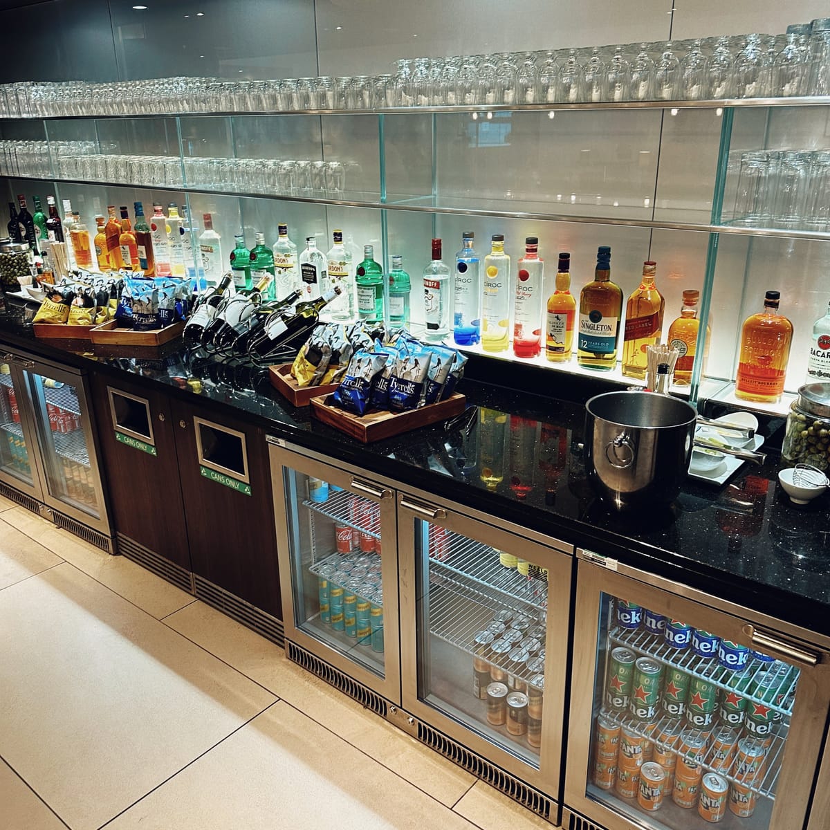 Food & Drinks at the British Airways Club Lounge at Gatwick