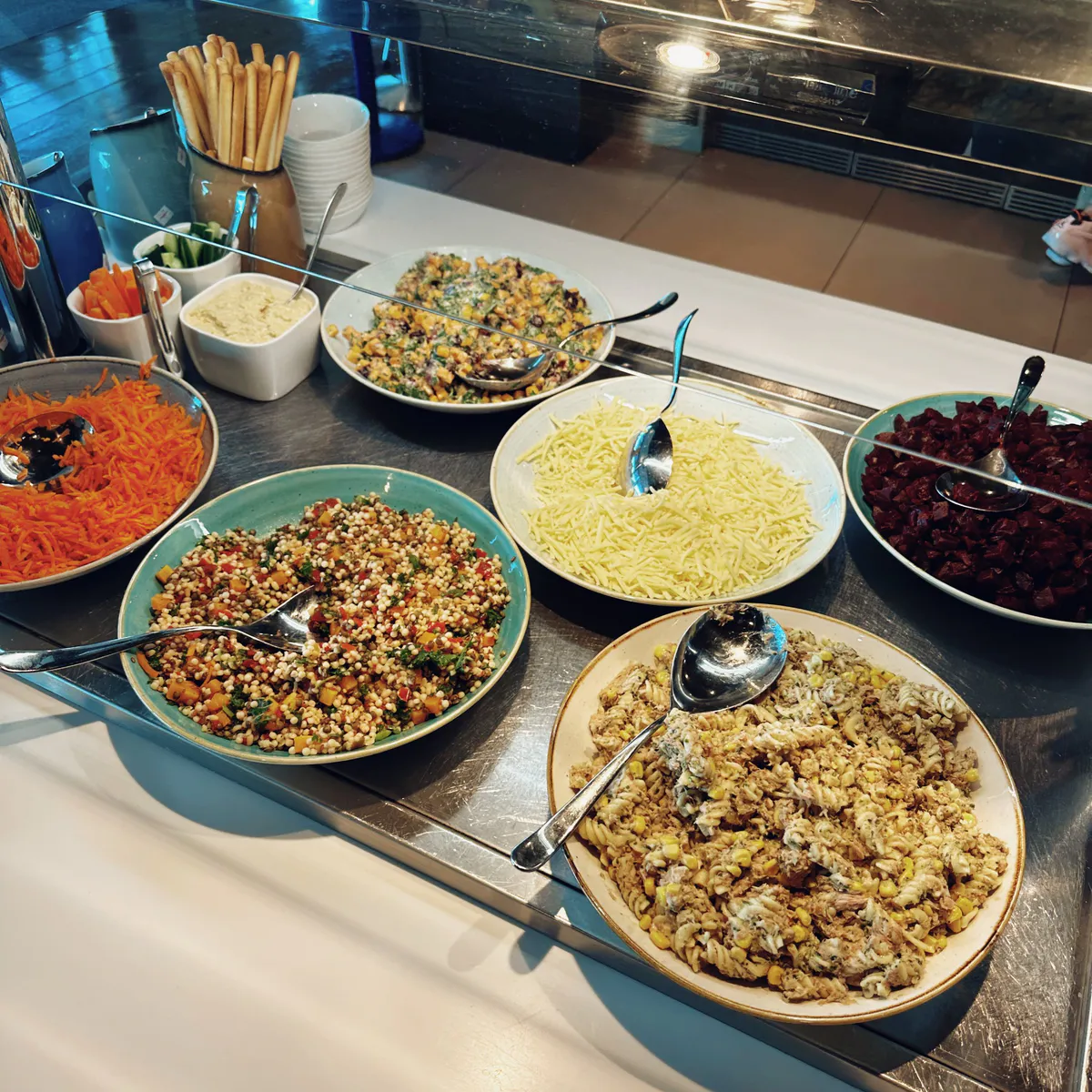 Food & Drinks at the British Airways Club Lounge at Gatwick