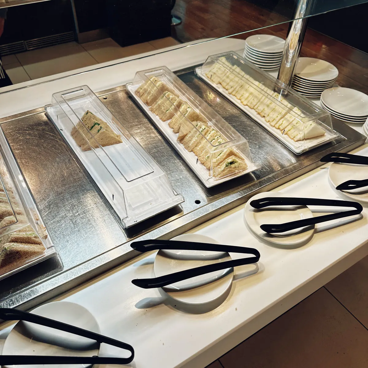 Food & Drinks at the British Airways Club Lounge at Gatwick