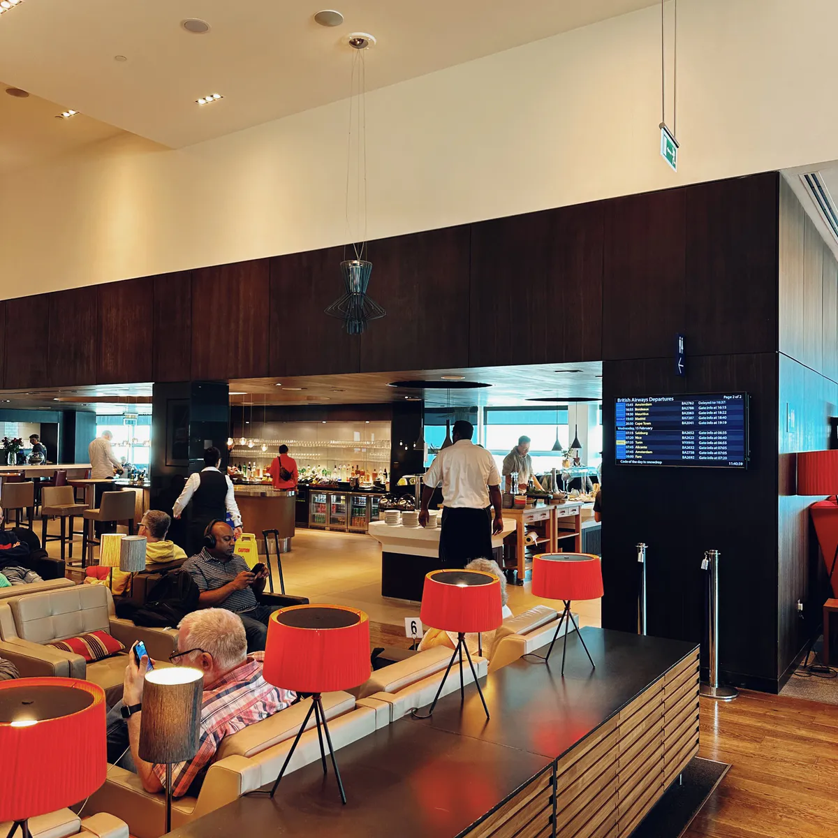 Food & Drinks at the British Airways Club Lounge at Gatwick