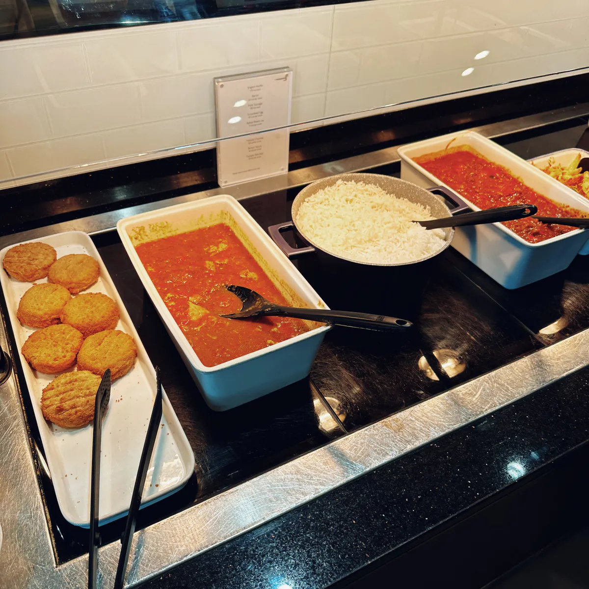 Food & Drinks at the British Airways Club Lounge at Gatwick