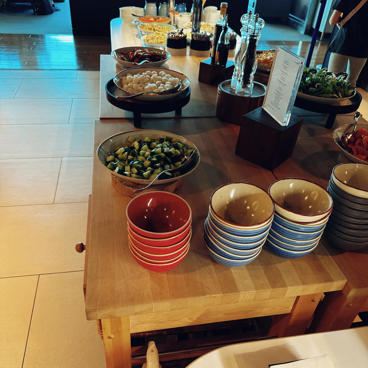 Food & Drinks at the British Airways Club Lounge at Gatwick