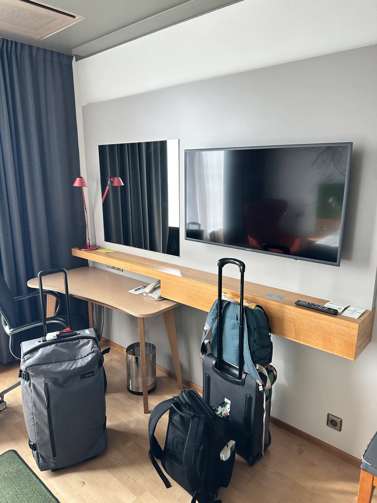 Holiday Inn Helsinki desk and television with luggage in front
